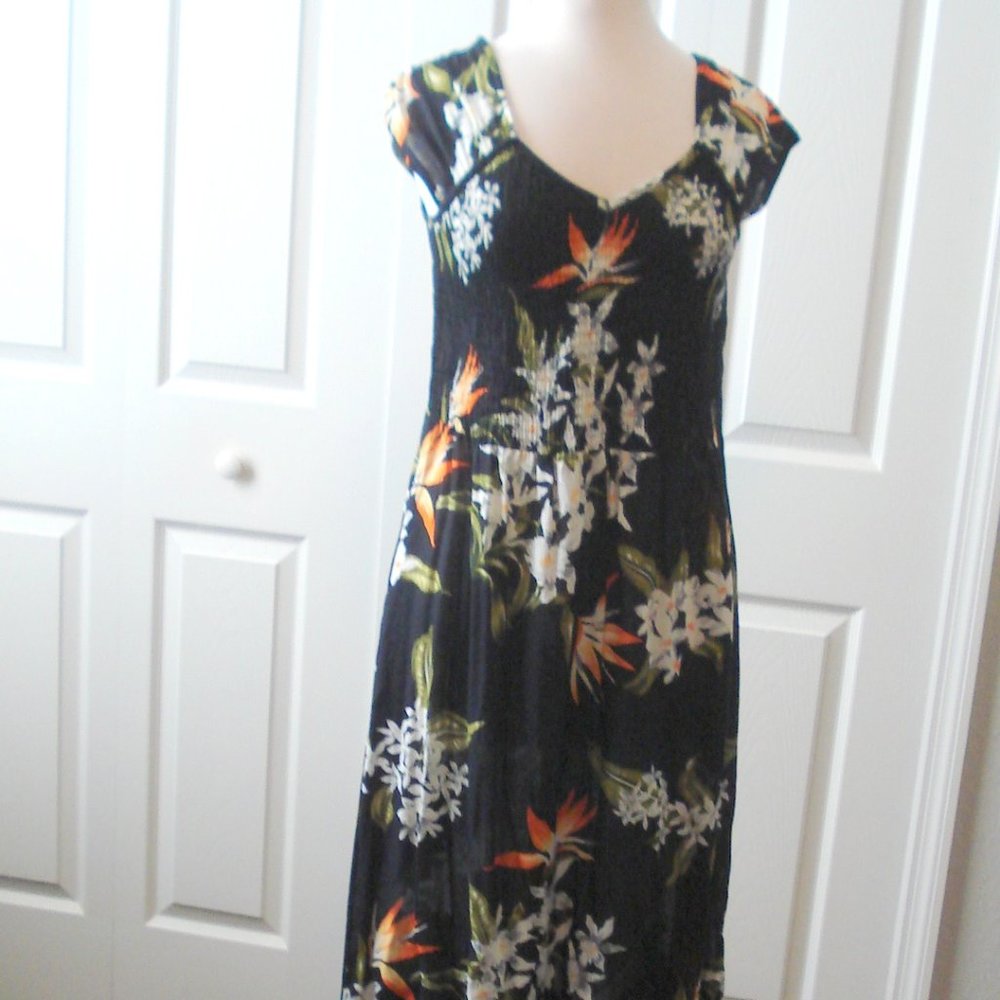 Midi Dress Black with Bird of Paradise Ruched Bodice Cap Sleeves Rayon  Medium